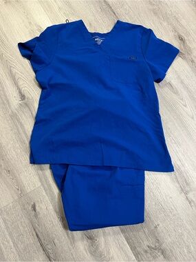 MedGear Scrub Top and Flare Scrub bottoms L